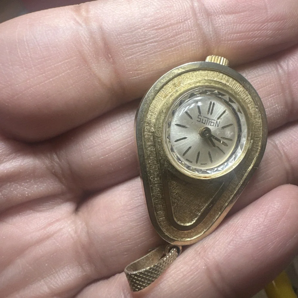 Working VTG Sutton Swiss Made Pendant Pocket Watch Manual Wind Gold Tone 25.9mm‎